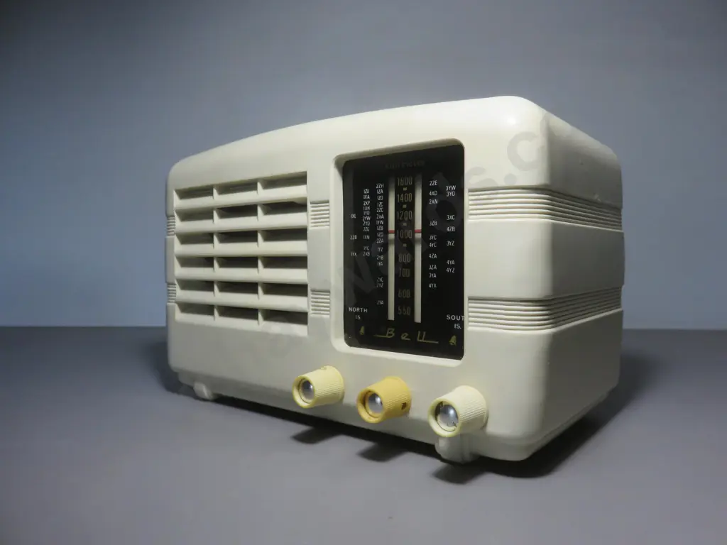 Vintage Bell Radio Image 1++