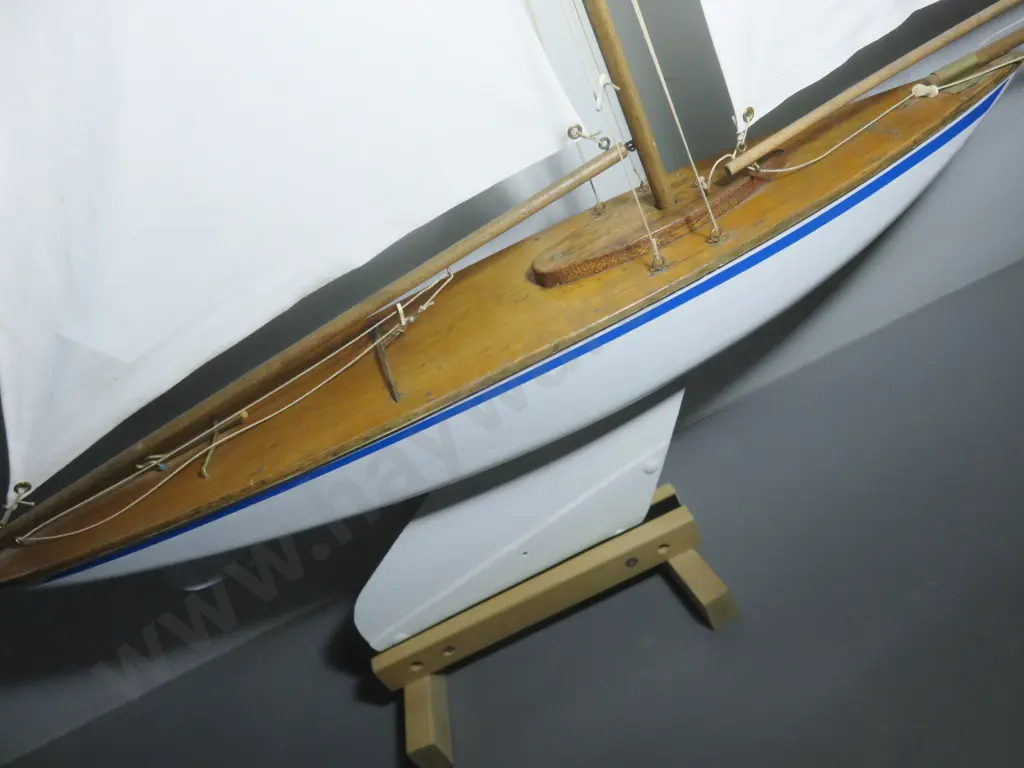 Traditional vintage English pond yacht with weighted keel Image 1++