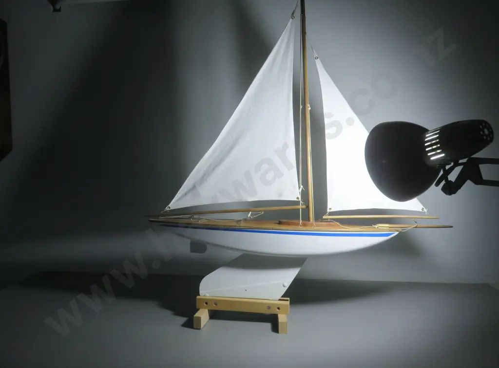 Traditional vintage English pond yacht with weighted keel Image 1++