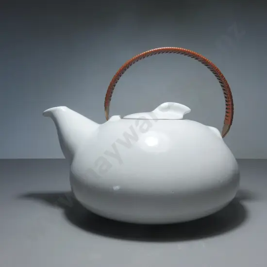 Iconic Californian Edith Heath (1911-2011) stoneware teapot