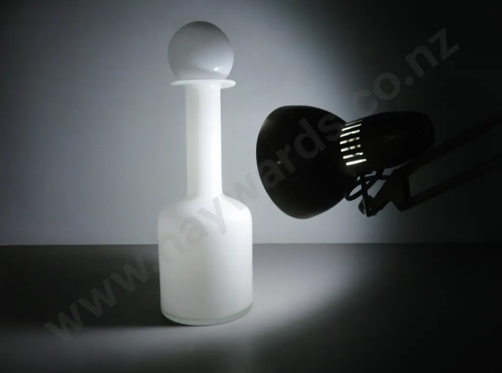 Large white Holmegaard of Denmark Gulvase with ball stopper Image 1++