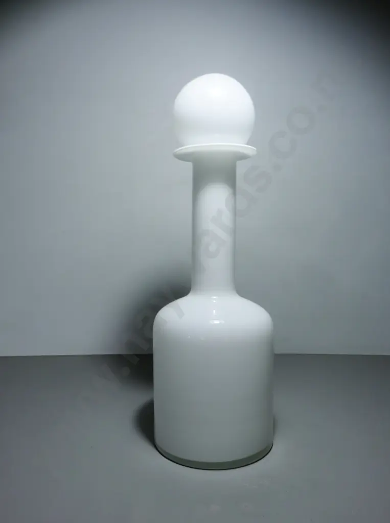 Large white Holmegaard of Denmark Gulvase with ball stopper Image 1++