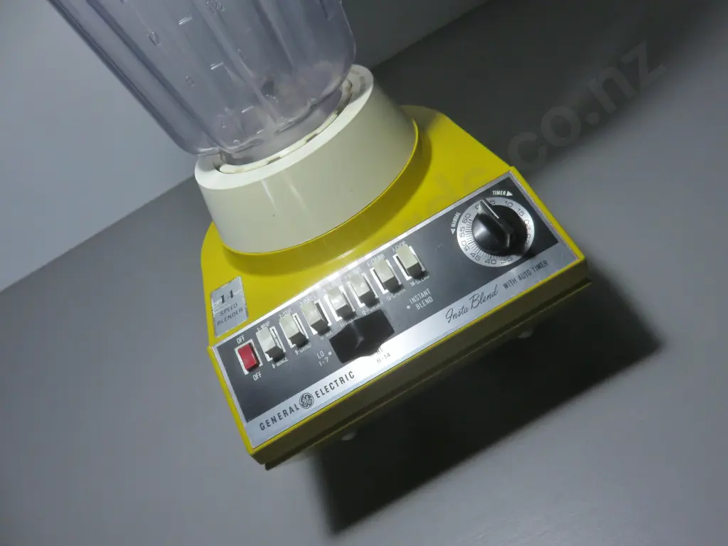 Vintage “Insta Blend” General Electric Blender Image 1++