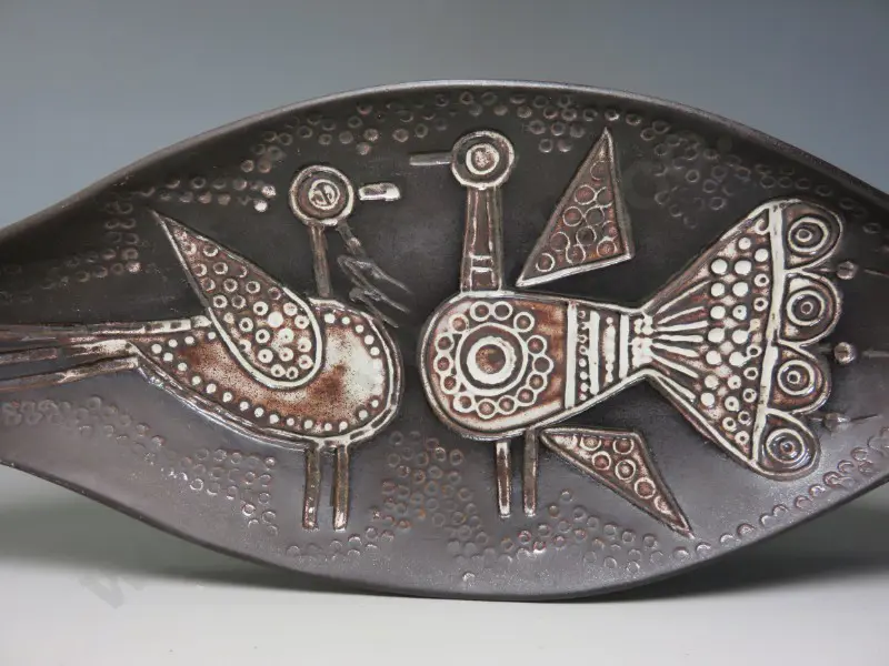 Mid-Century Scandinavian pottery vessel featuring two stylised birds in classic period form Image 1++