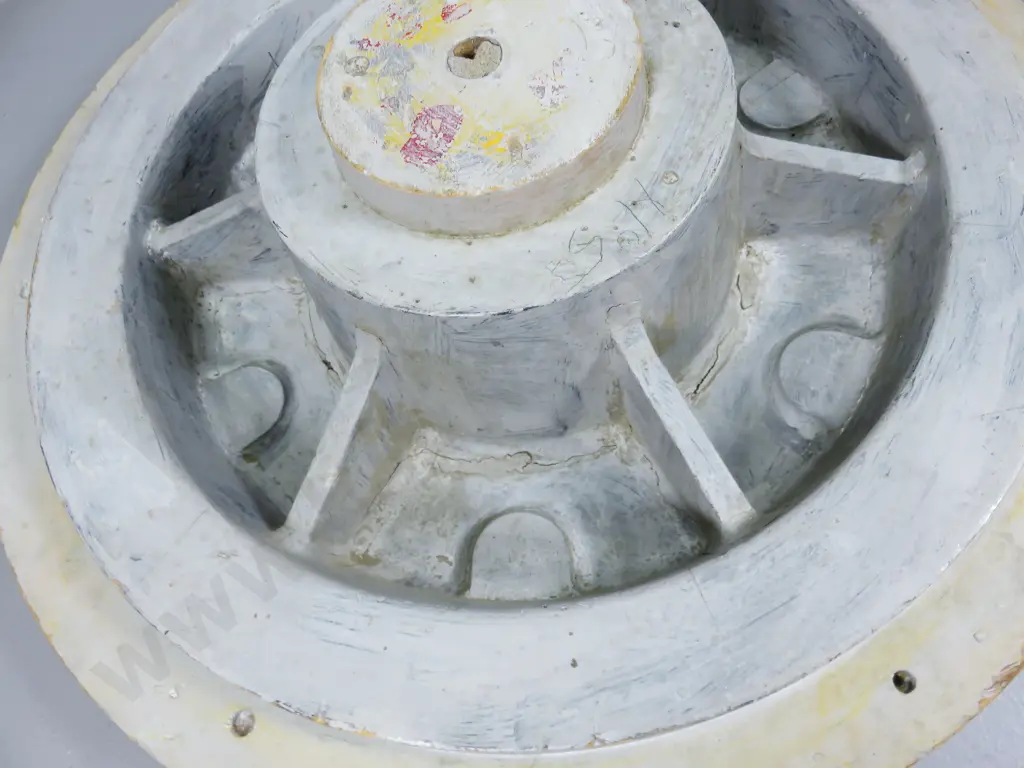 Early Large round timber Foundry Form Image 1++