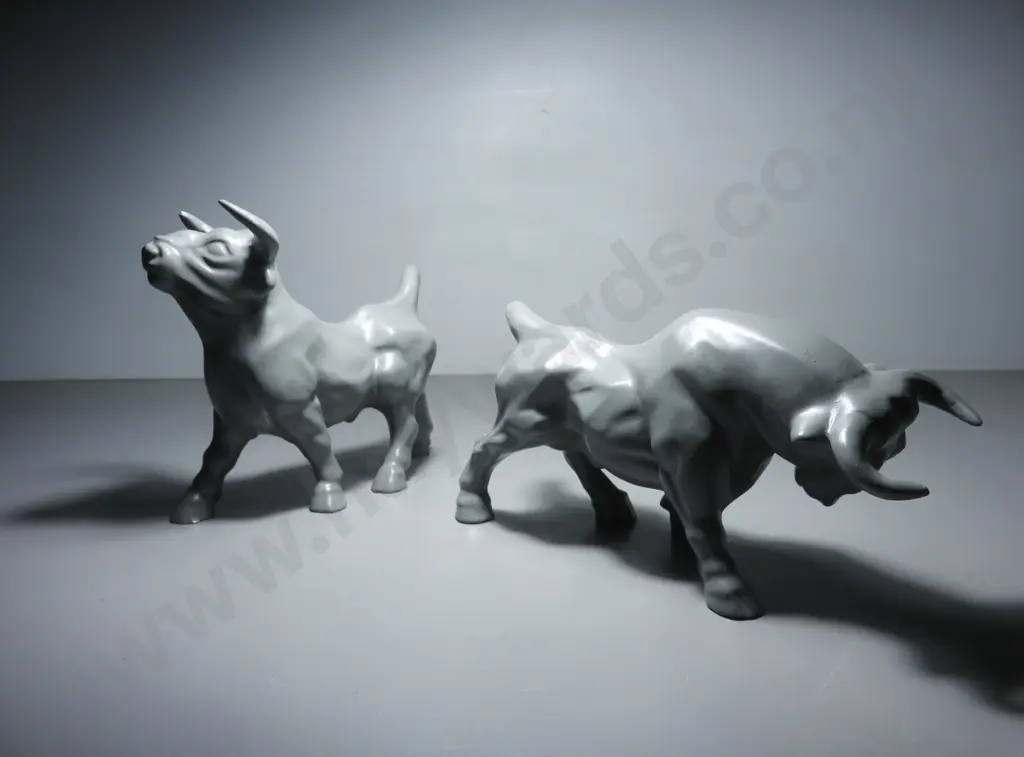 Pair of Vintage pottery bull sculptures Image 1++