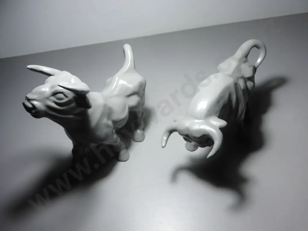 Pair of Vintage pottery bull sculptures Image 1++