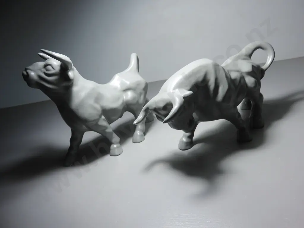 Pair of Vintage pottery bull sculptures Image 1++