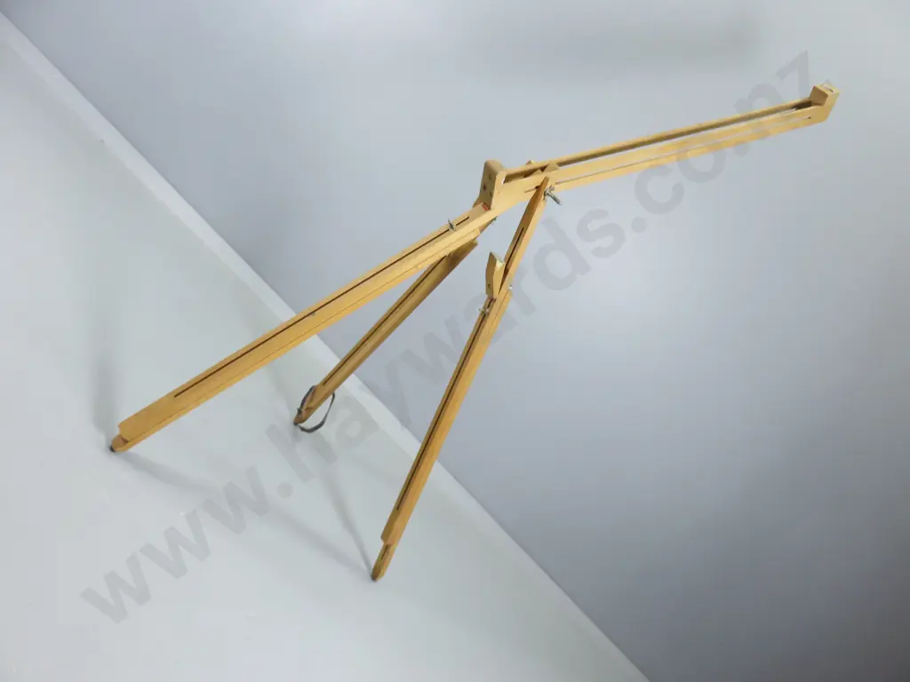 Timber artists Easel Image 1++