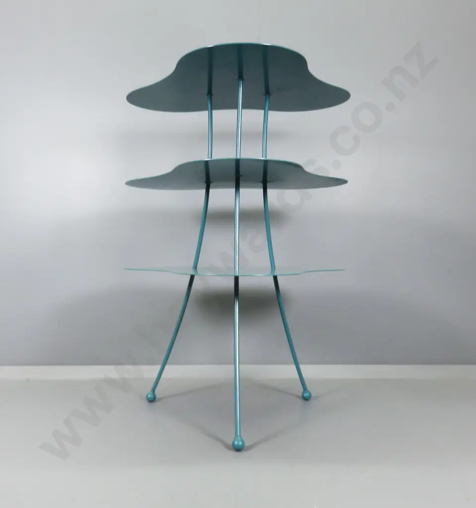 Three tiered metal Kidney shaped Display stand Image 1++