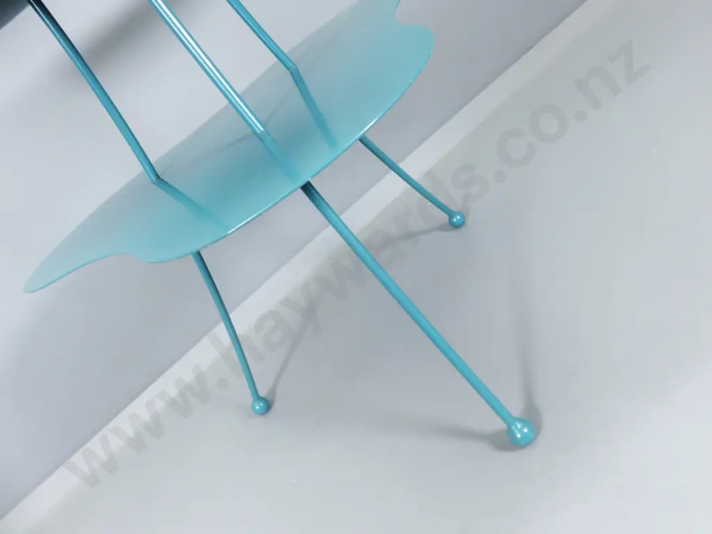 Three tiered metal Kidney shaped Display stand Image 1++