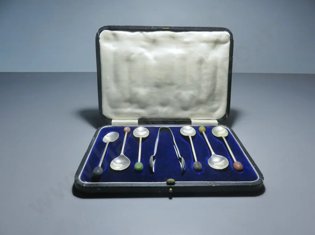 Boxed set of coffee bean spoons with tongs Image 1++