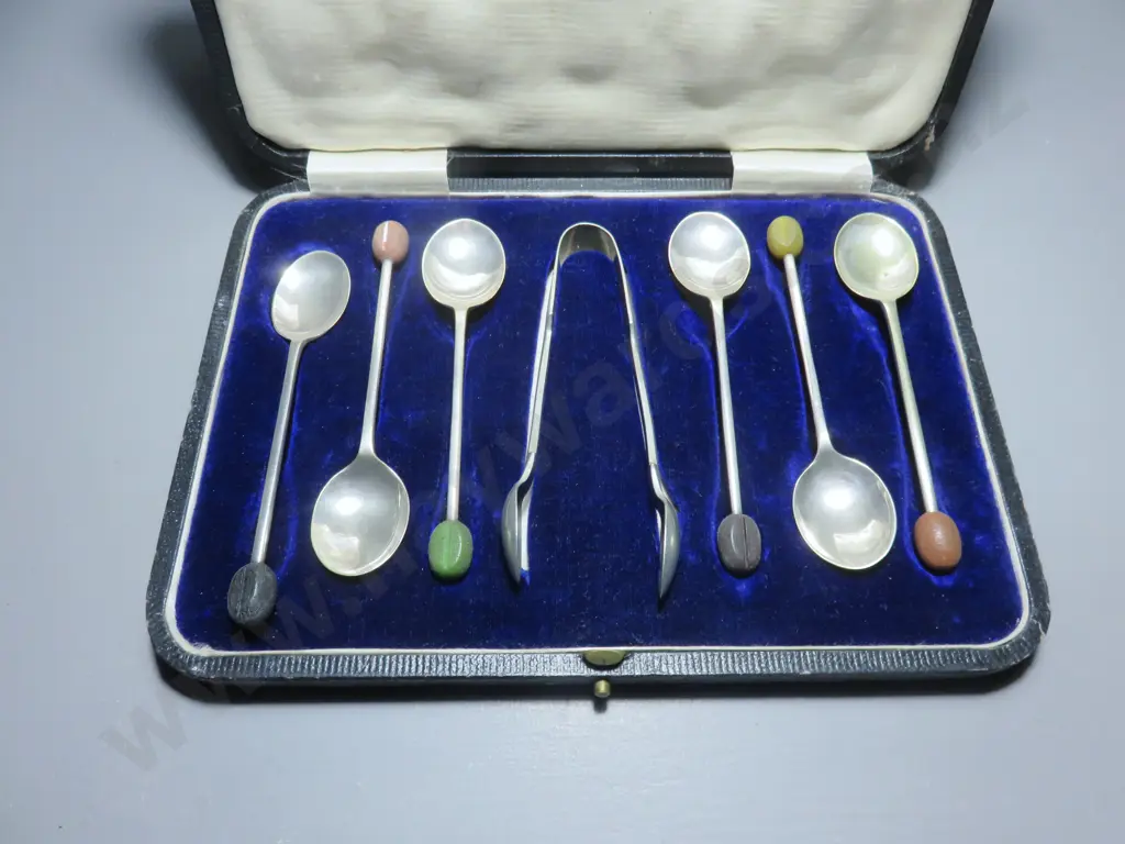 Boxed set of coffee bean spoons with tongs Image 1++