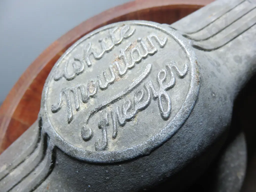 Early American Ice Cream churner / maker Image 1++