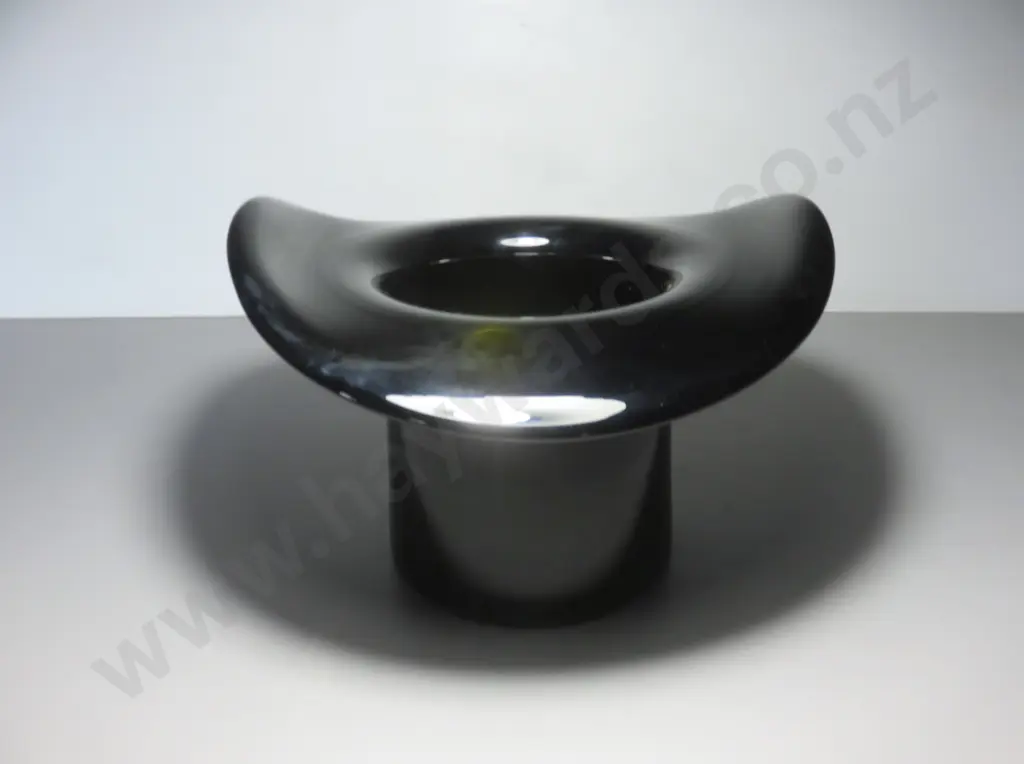 Full sized art glass Black Top hat Image 1++