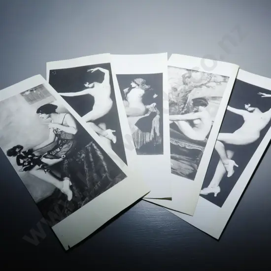 Reproduction Ziegfeld girl images in black in white