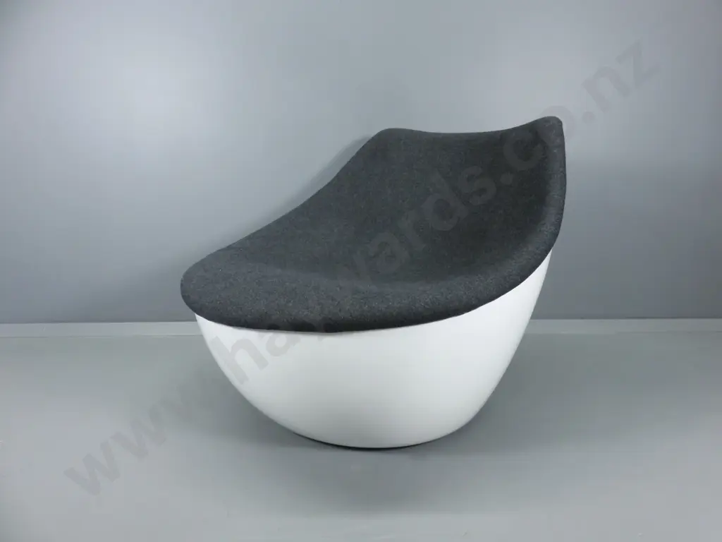 Vintage “space age” Christophe Pillet designed “Orbital” chair for Modus Image 1++