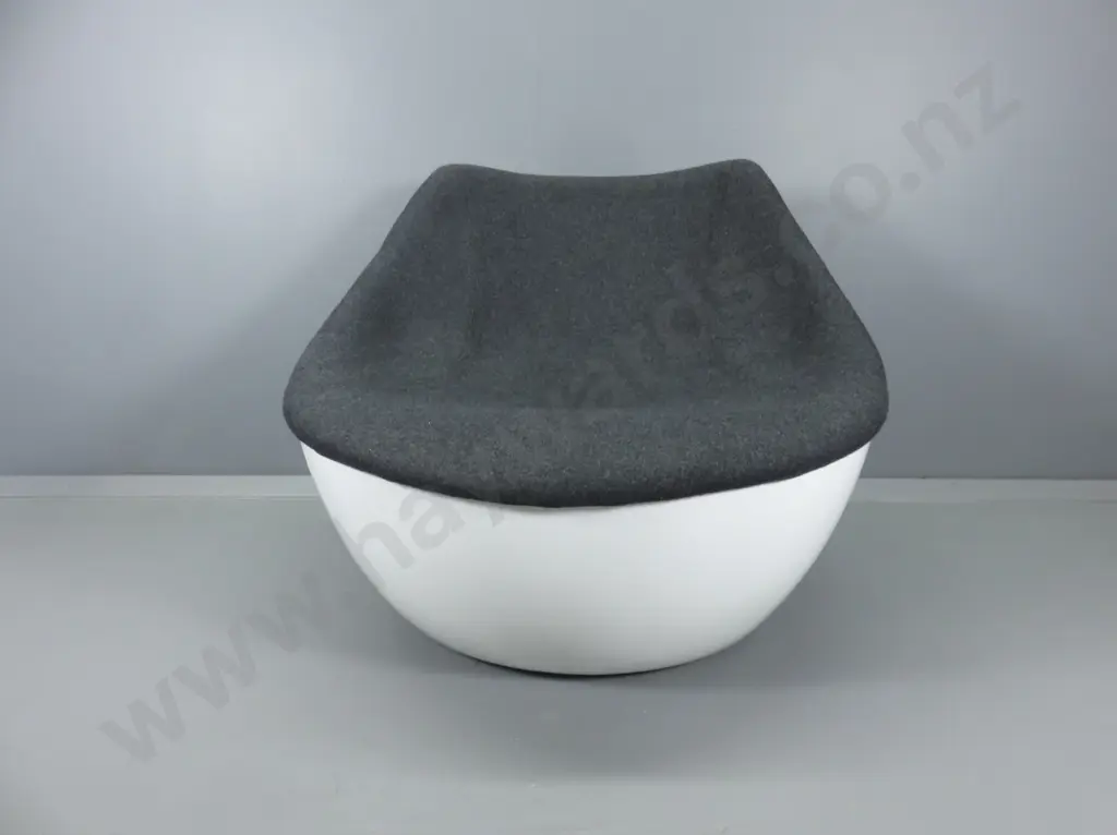 Vintage “space age” Christophe Pillet designed “Orbital” chair for Modus Image 1++