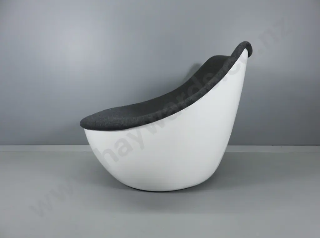 Vintage “space age” Christophe Pillet designed “Orbital” chair for Modus Image 1++