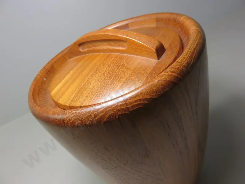 Scandinavian mid-century staved teak ice bucket with fitted matching lid Image 1++