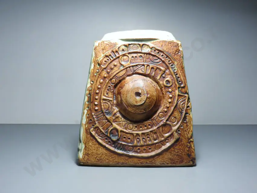 Early English freeform stoneware vase by the English ceramicist Bernard rooke Image 1++
