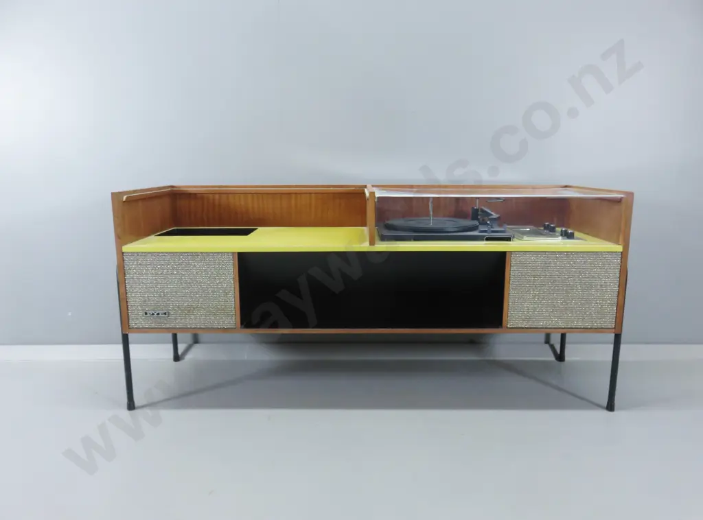 Mid 1960’s Pye “Partystarter” Record Player and Radio Image 1++