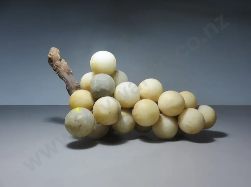 Mid-century bunch of Italian Alabaster Grapes Image 1++