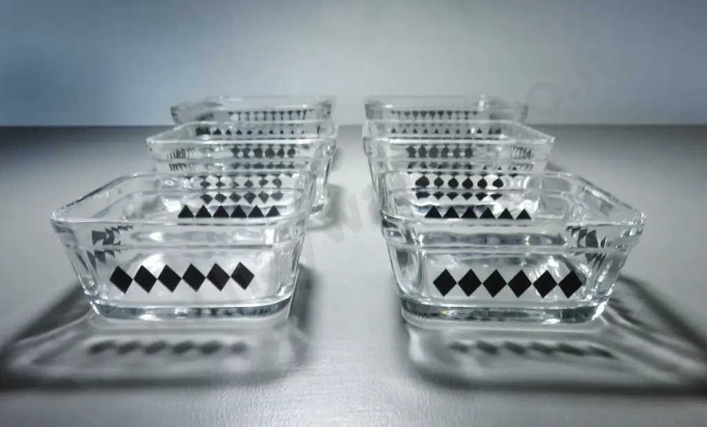 Set of six glass hors d'oeuvre dishes Image 1++