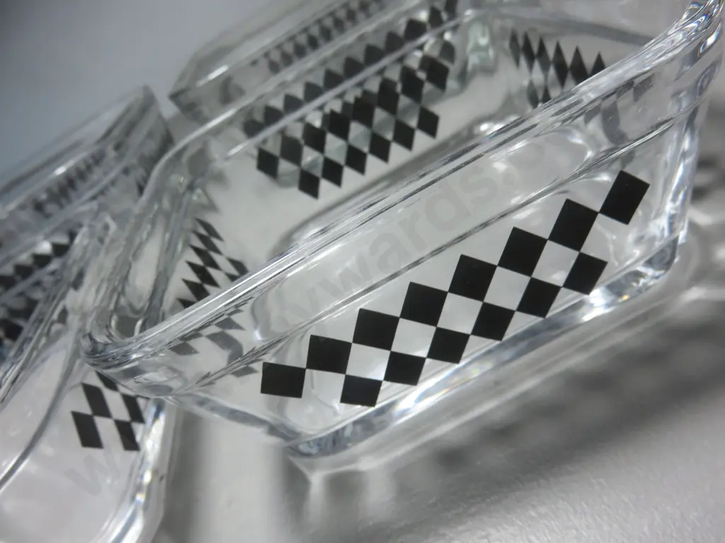 Set of six glass hors d'oeuvre dishes Image 1++