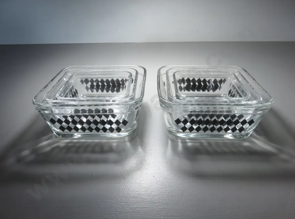 Set of six glass hors d'oeuvre dishes Image 1++
