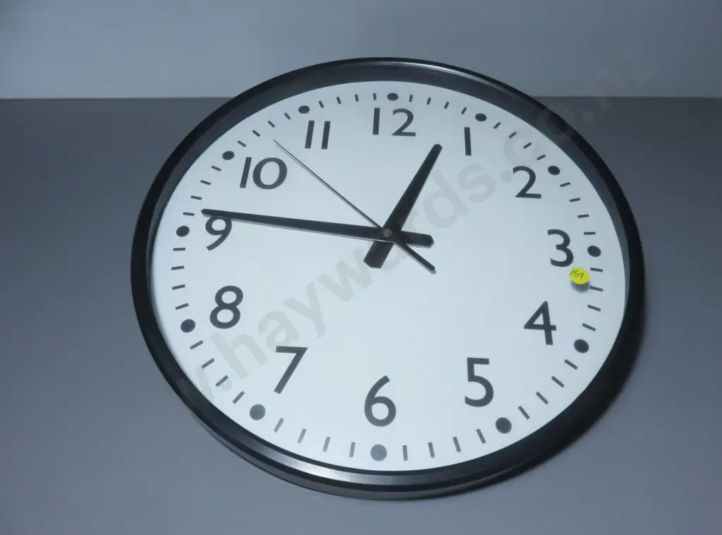 Contemporary wall clock Image 1++