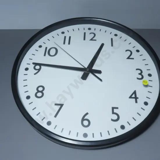 Contemporary wall clock