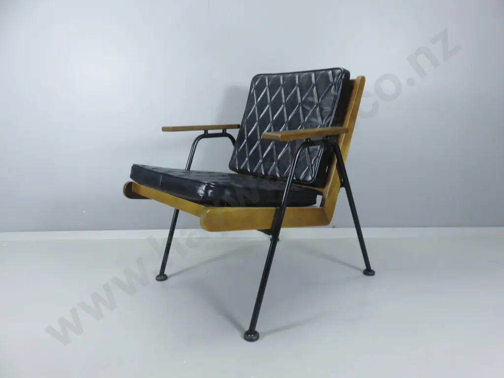 Reproduction mid century styled chair Image 1++