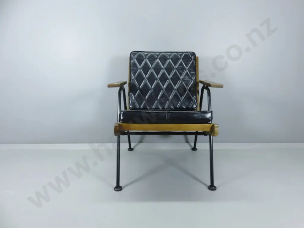 Reproduction mid century styled chair Image 1++