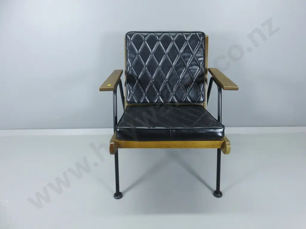 Reproduction mid century styled chair Image 1++
