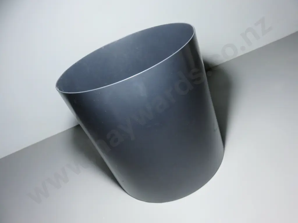 Large metal bin / log store Image 1++