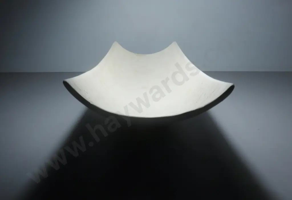 Large open boat shaped pottery trough Image 1++