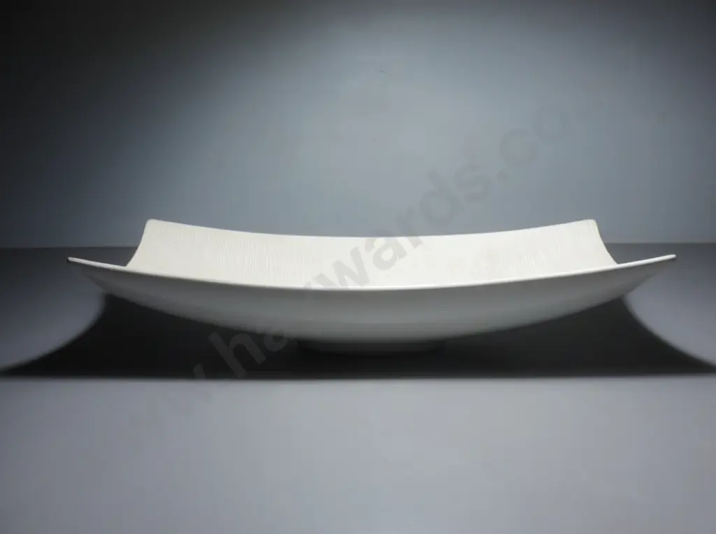 Large open boat shaped pottery trough Image 1++