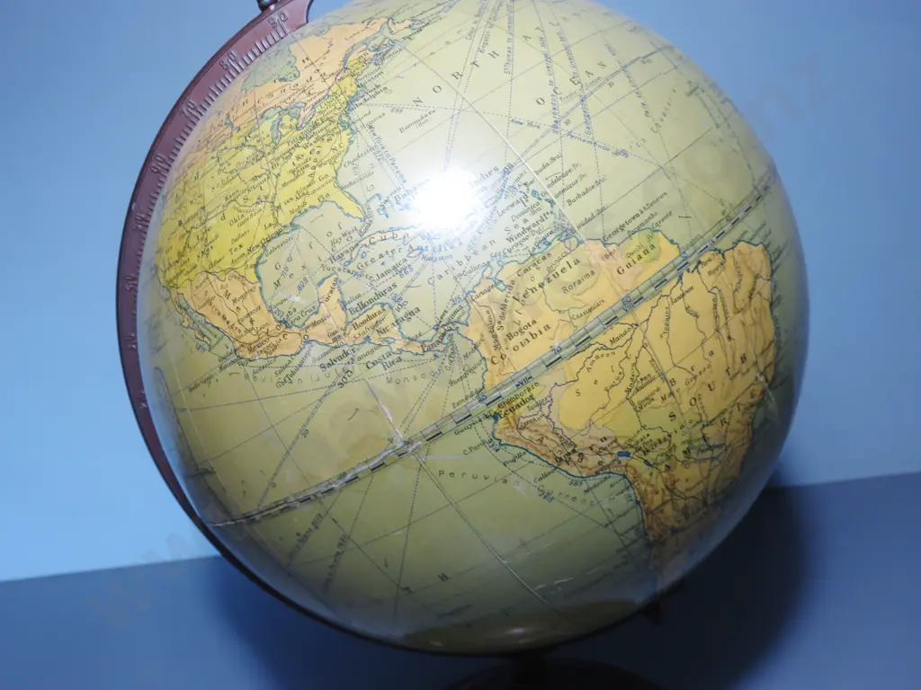 An early 20th Century “Philips” of London Challenge globe Image 1++