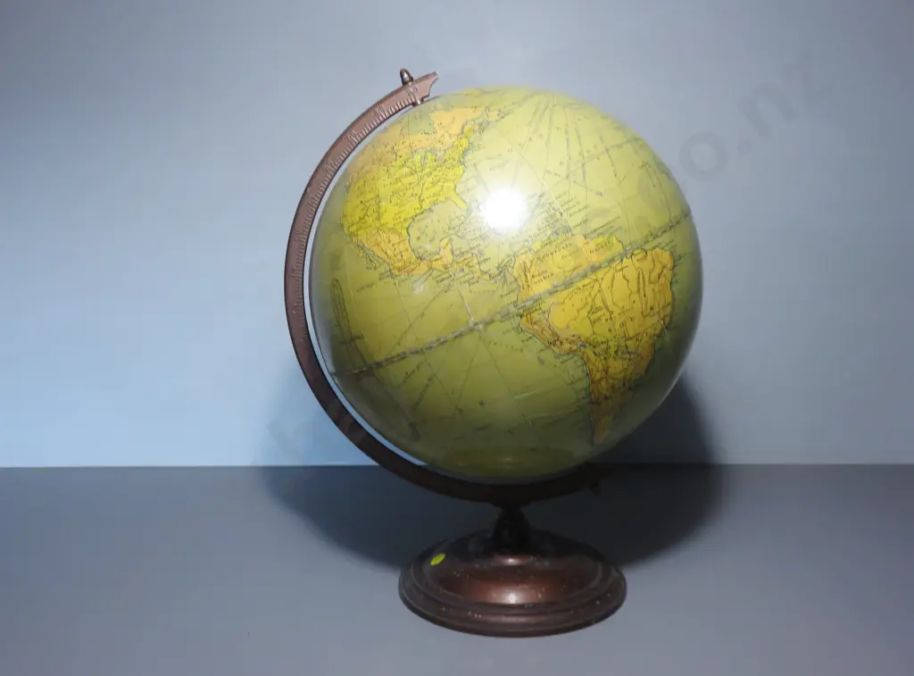 An early 20th Century “Philips” of London Challenge globe Image 1++