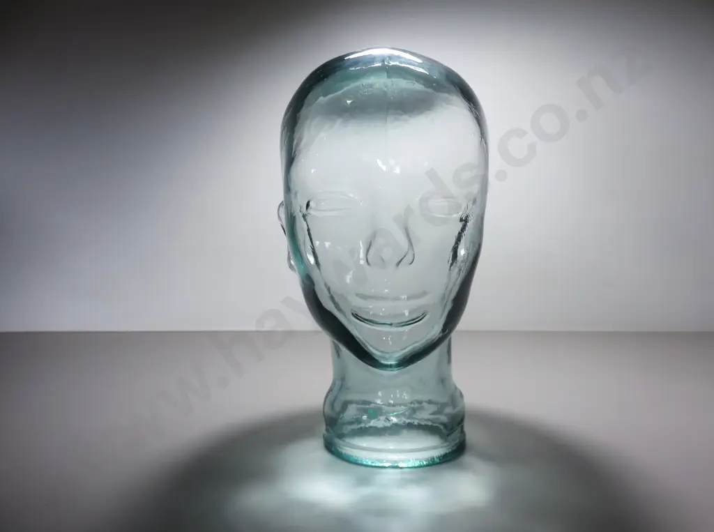 Decorative glass head sculpture Image 1++