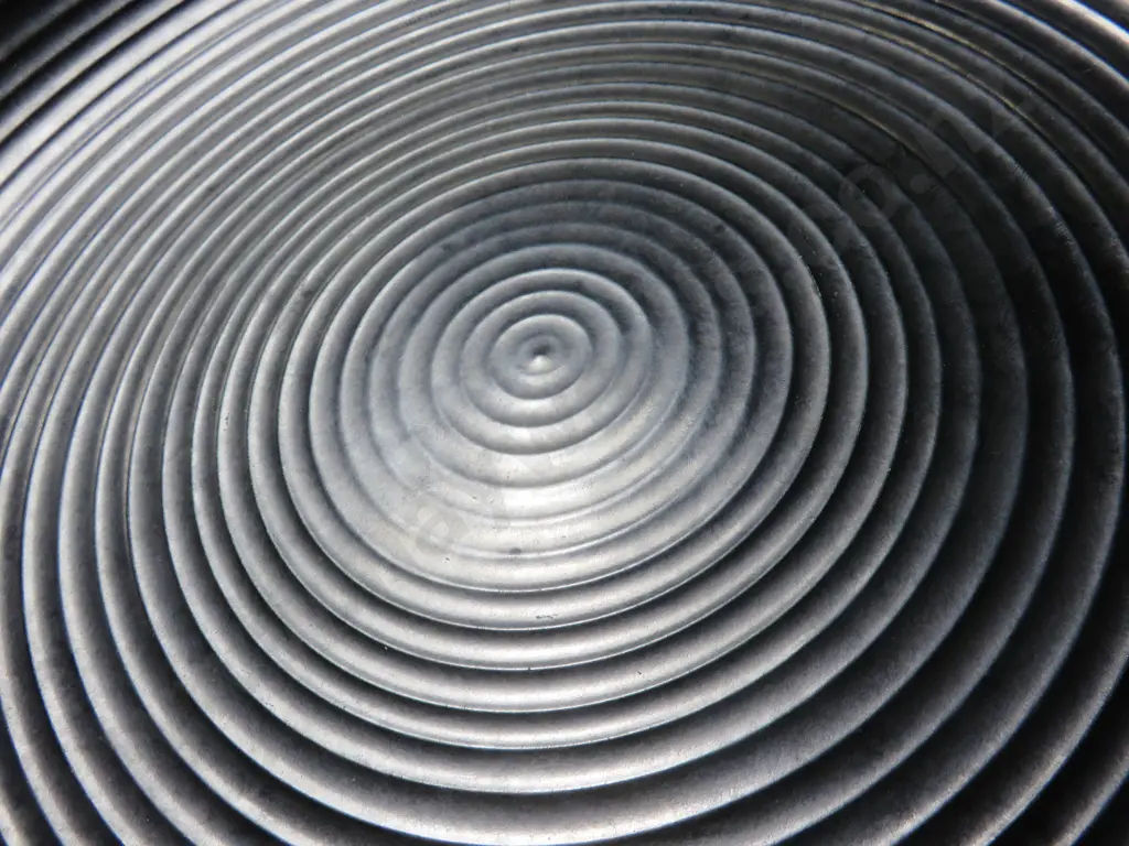 Mid-century round platter / bowl by English studio Shorter Image 1++