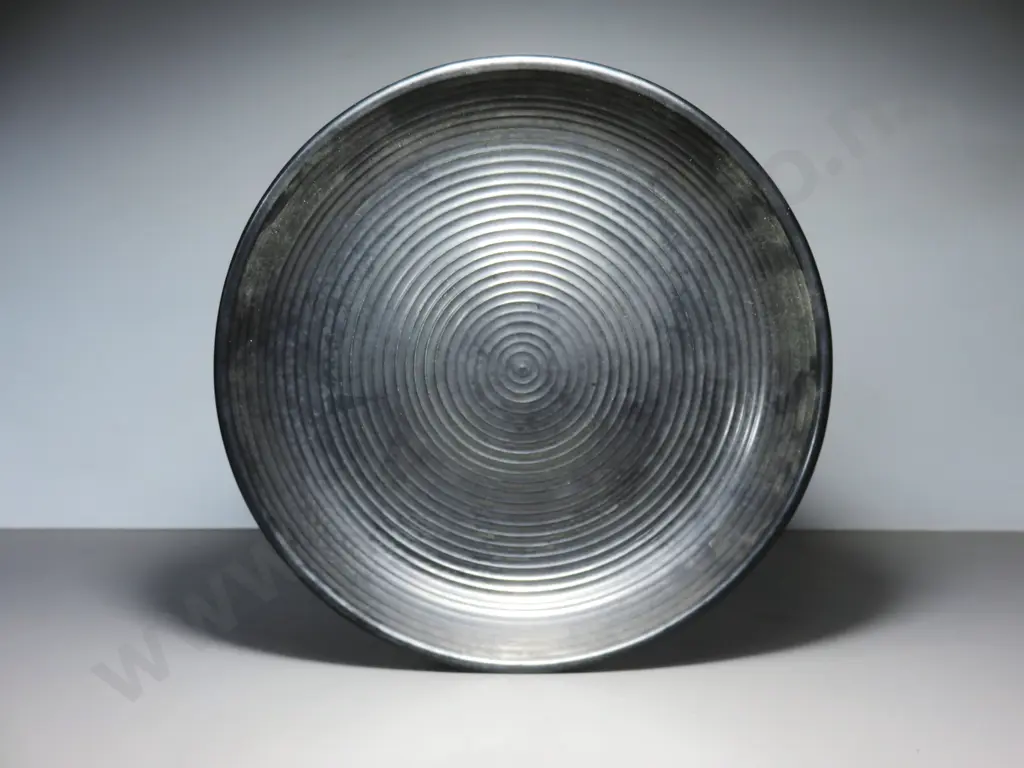Mid-century round platter / bowl by English studio Shorter Image 1++
