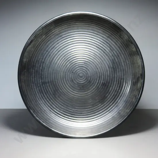 Mid-century round platter / bowl by English studio Shorter