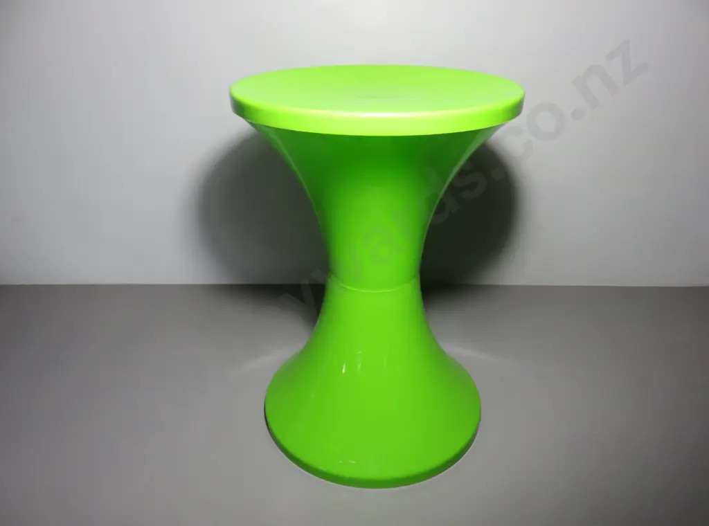 Space Age plastic stool in lime green Image 1++