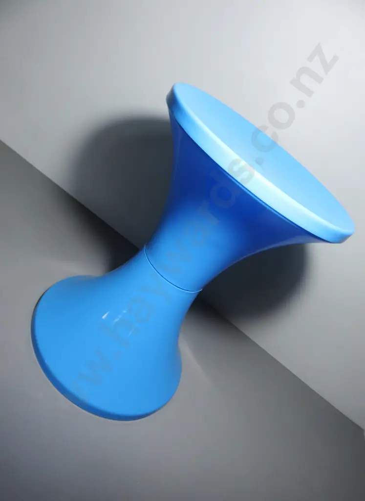 Space age plastic stool in Blue Image 1++