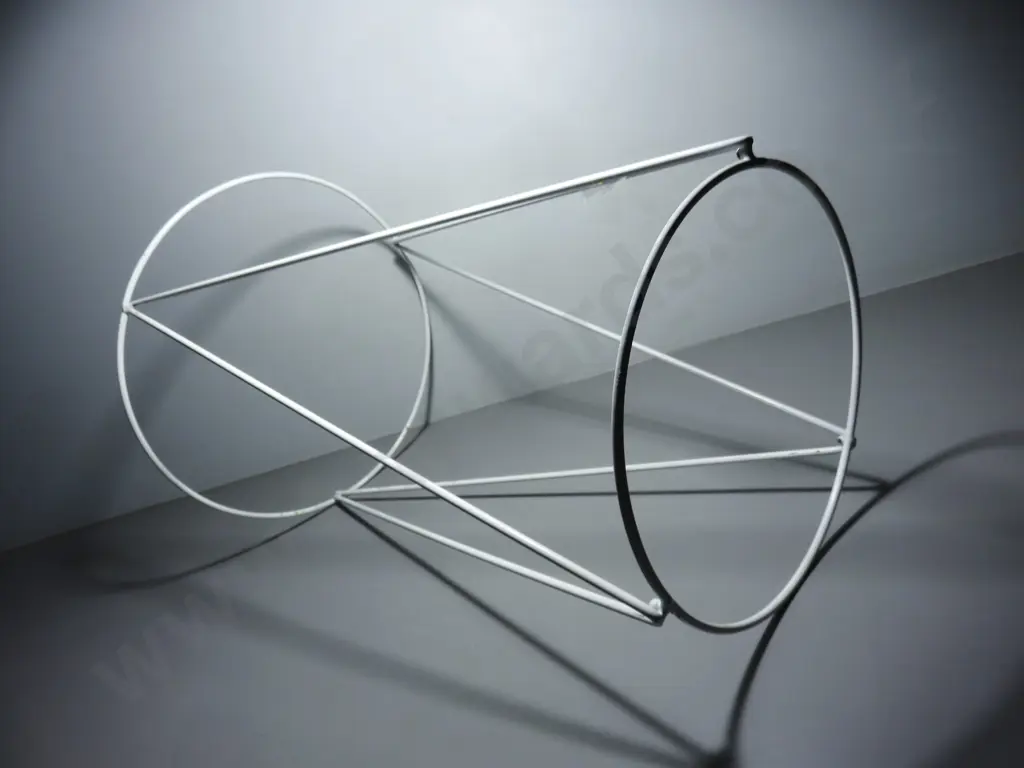 Wire plant stand Image 1++