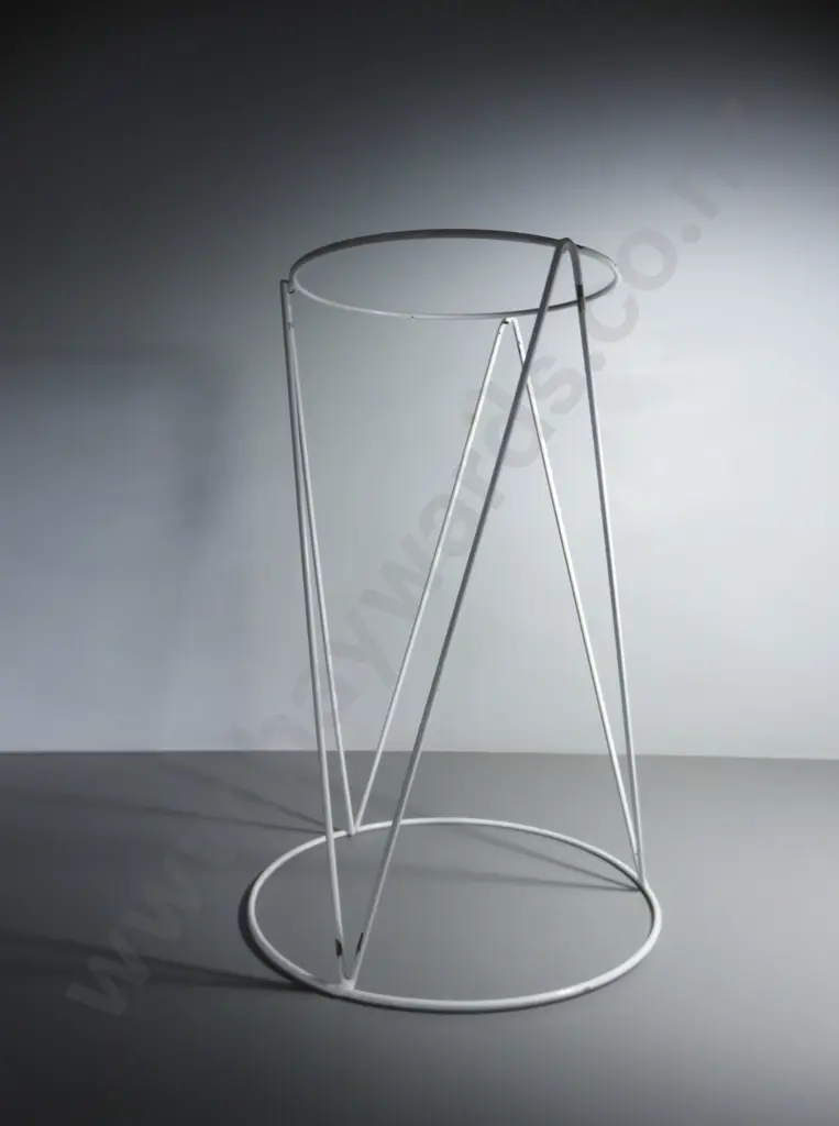 Wire plant stand Image 1++