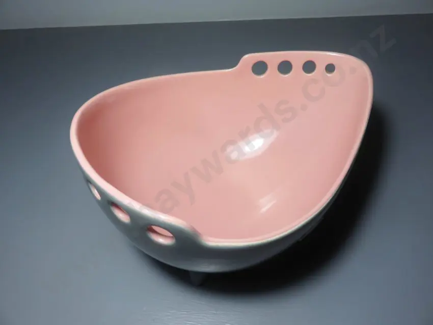Mid-Century modernist trough vase / fruit bowl from the English studio of Wade Image 1++