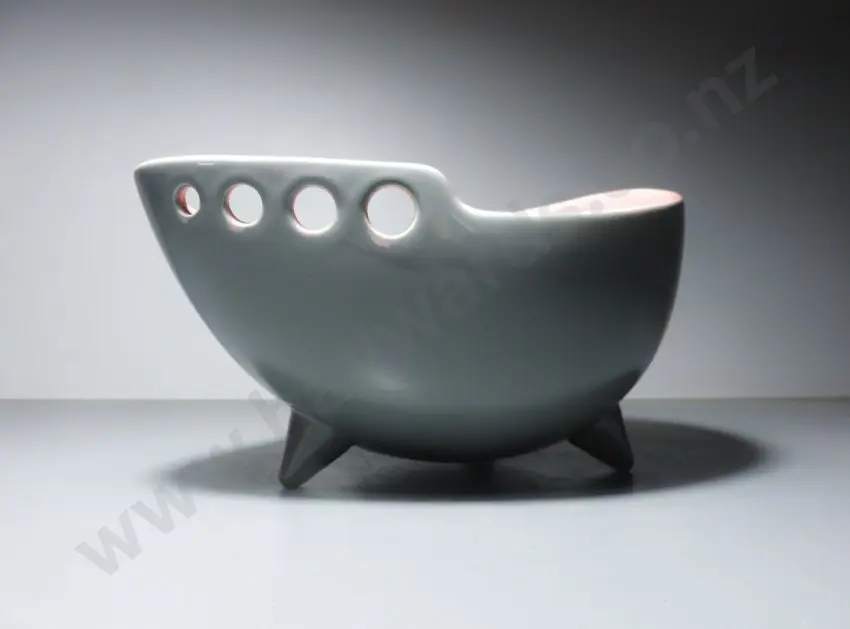 Mid-Century modernist trough vase / fruit bowl from the English studio of Wade Image 1++